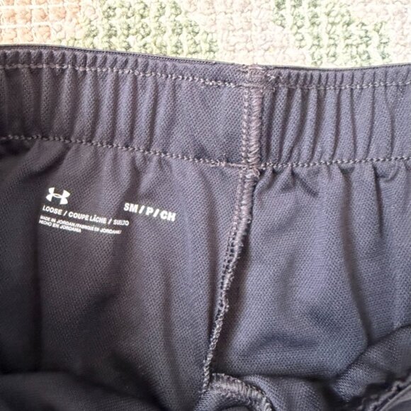 Under Armour Black Athletic Shorts - Picture 4 of 4